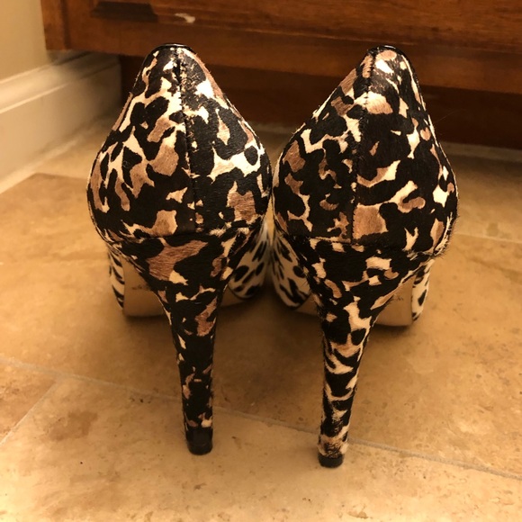 White House Black Market Cheetah Print Heels size 7 - Picture 3 of 4
